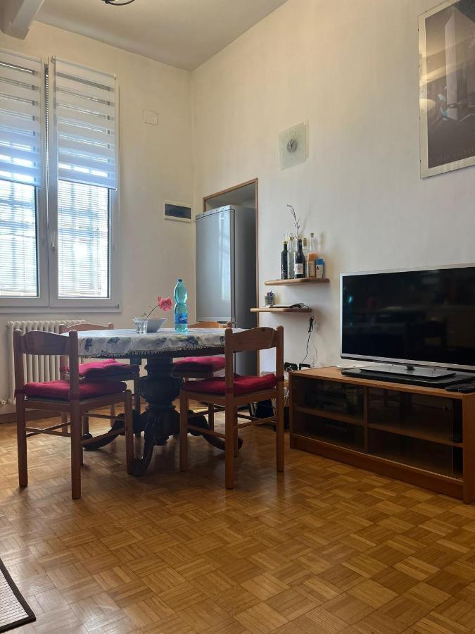 Red Sun Acquarium Apartment Bologna Bagian luar foto