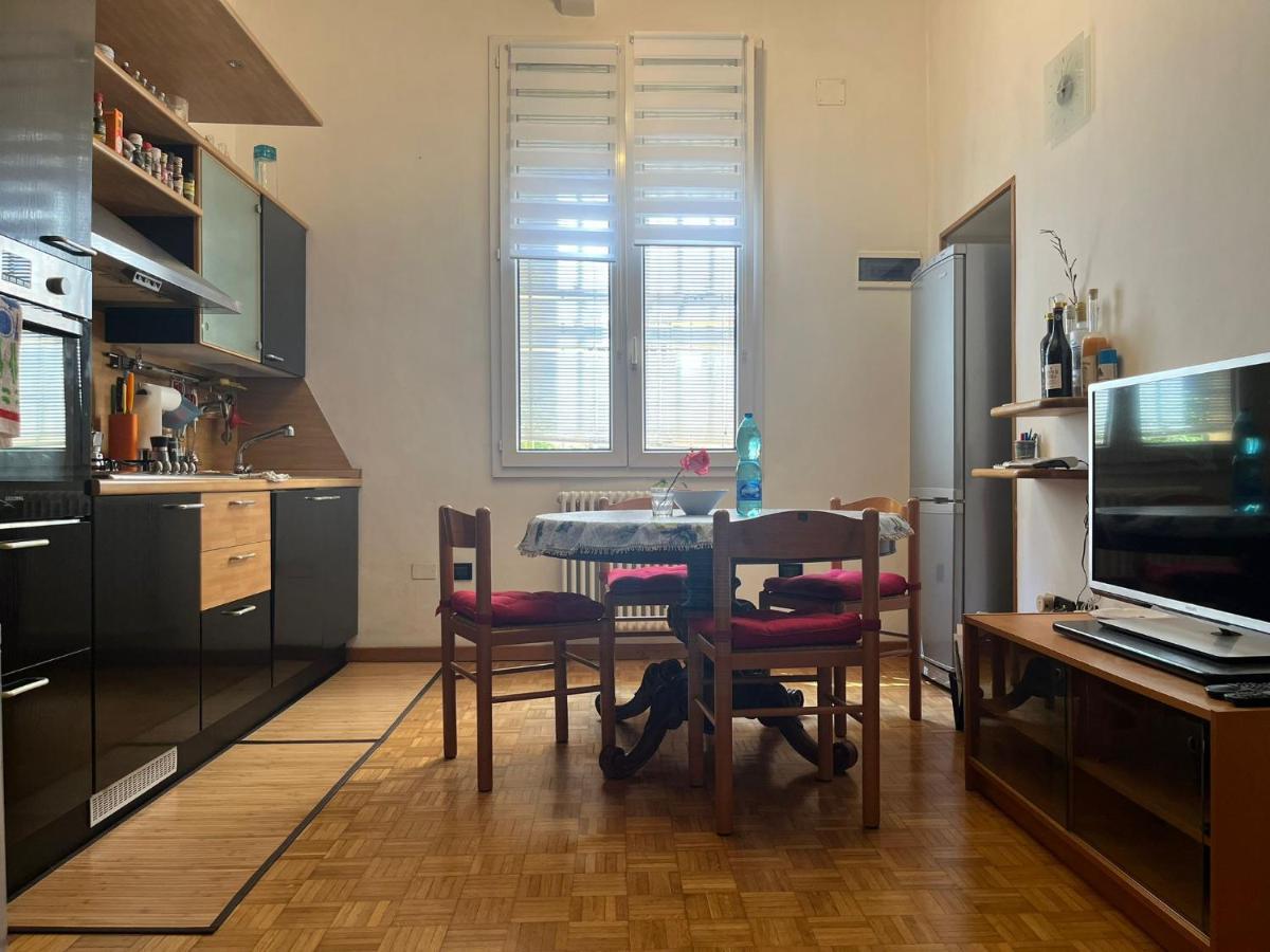 Red Sun Acquarium Apartment Bologna Bagian luar foto